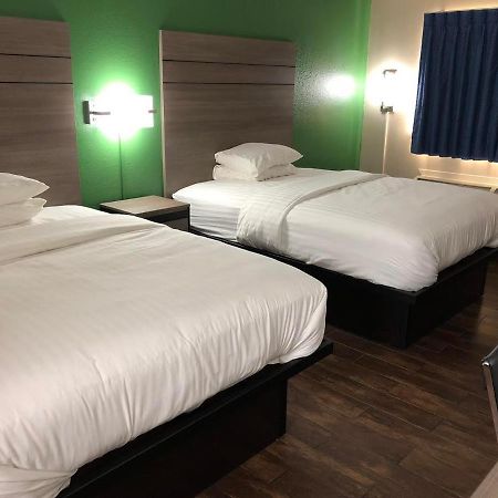 Travelers Inn And Suites Wharton Exteriör bild