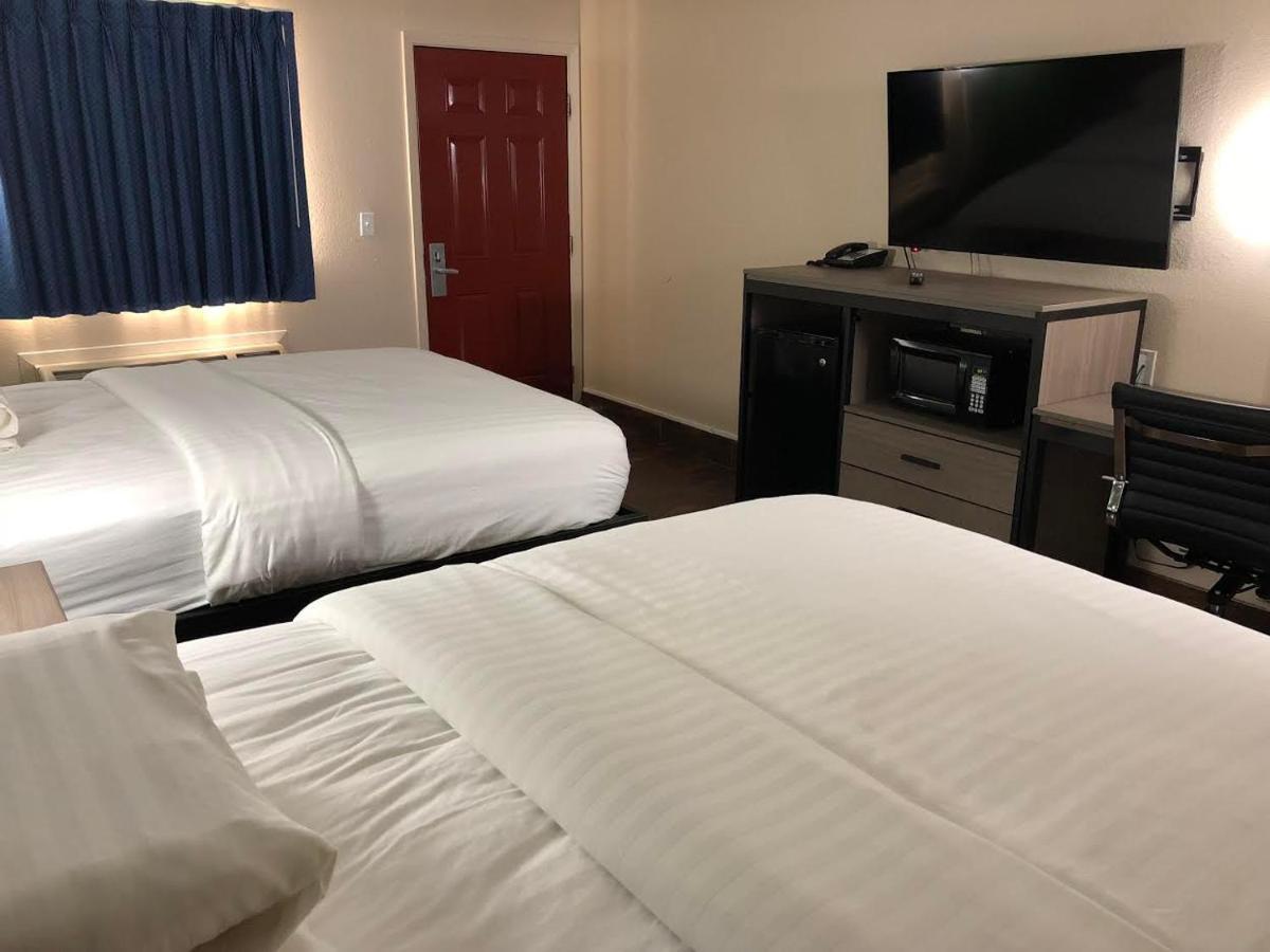Travelers Inn And Suites Wharton Exteriör bild